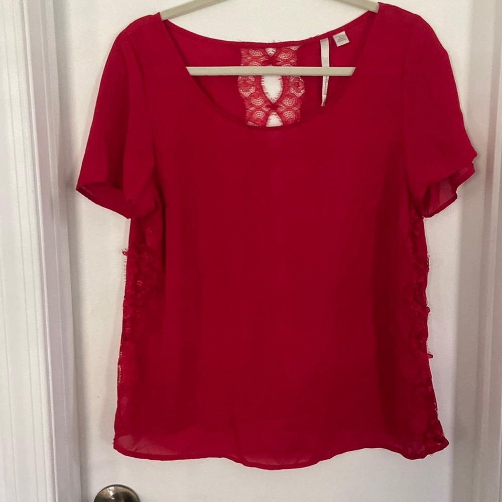 Shirt with lace details